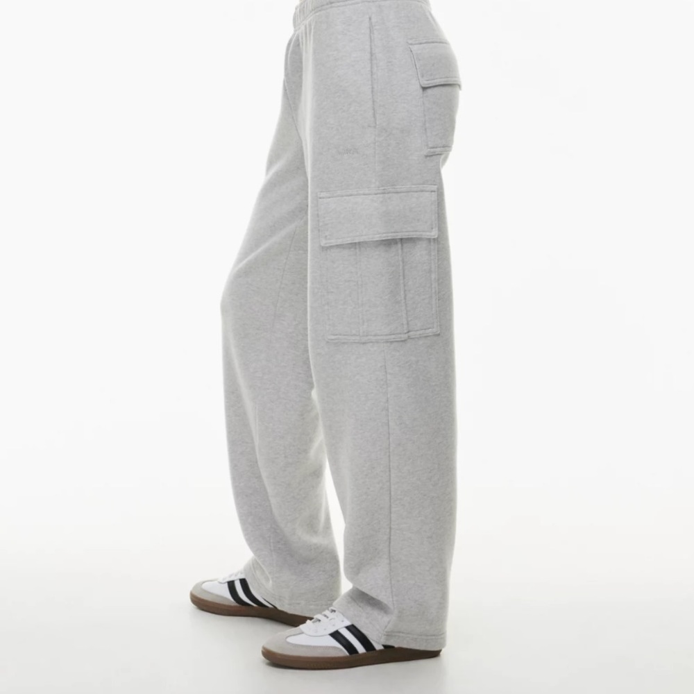 Aritzia TNA Cozy Fleece Mega Cargo sweatpant